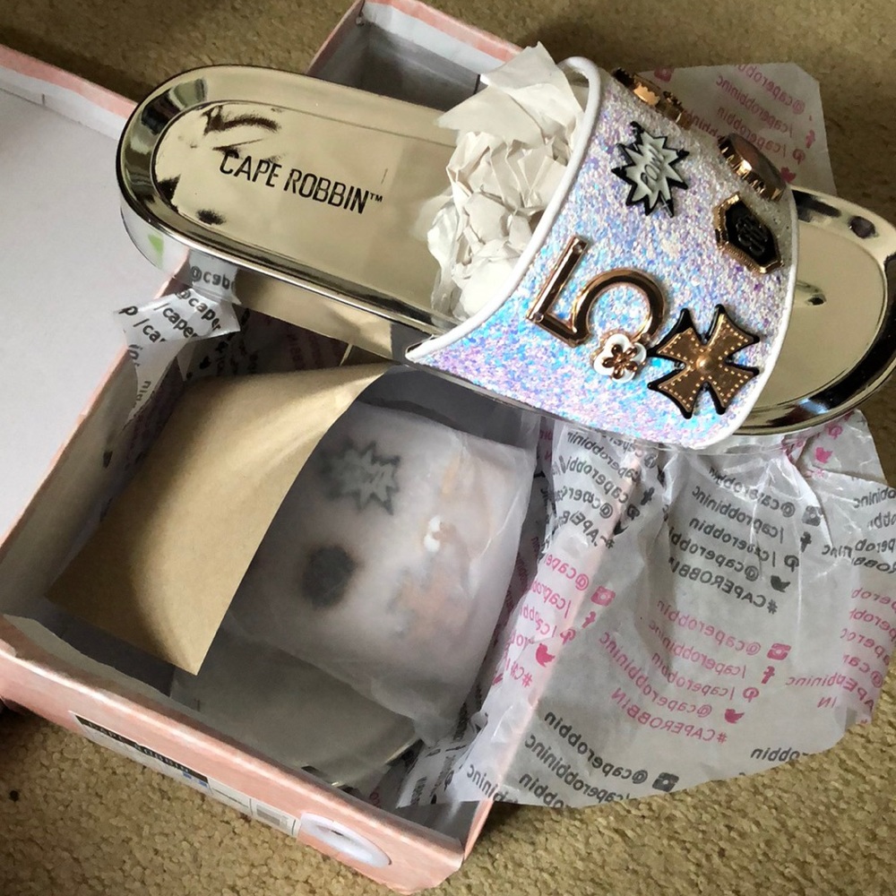 Cape Robbins  Amor 2 slip ons